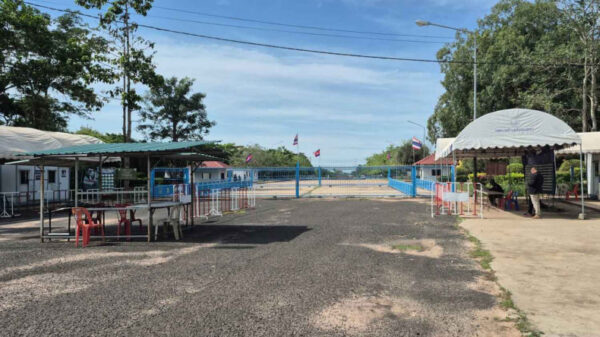 ច្រកព្រំដែន Chong Sai Taku នៅក្នុងស្រុក Ban Kruat ខេត្ត Buri Ram ទល់មុខច្រកជប់គគីរ ស្រុកបន្ទាយអំពិល